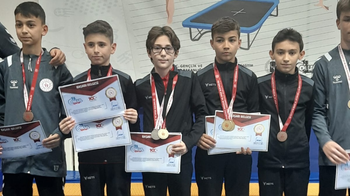 Okul sporları Küçükler Trambolin Cimnastik de Okulumuz Türkiye Birincisi